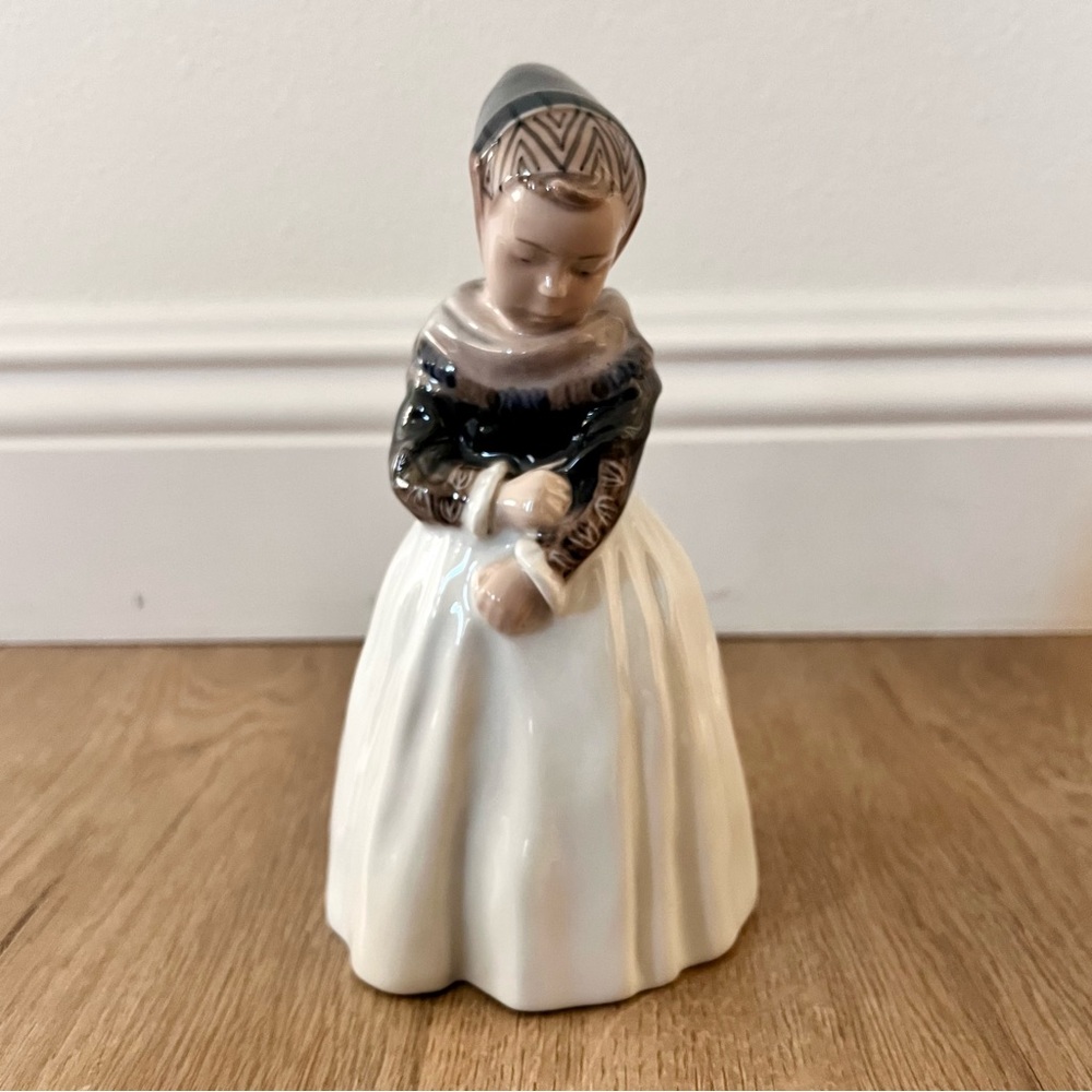 1947 Royal Copenhagen Denmark Amager Girl #1251 Lottie Benter Signed Vintage